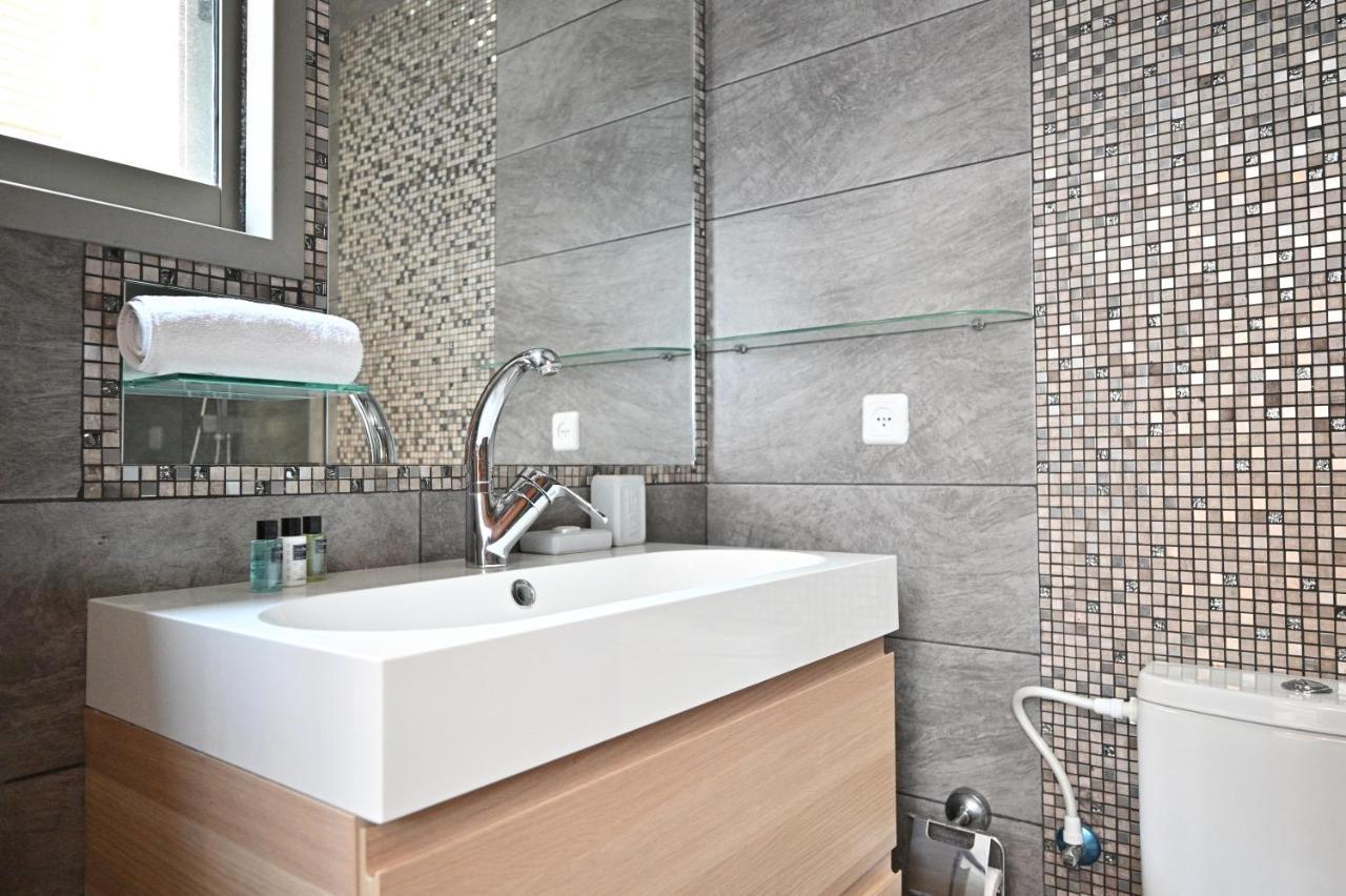 Jean Jaures 2br Dizengoff Gordon By Holyguest *
